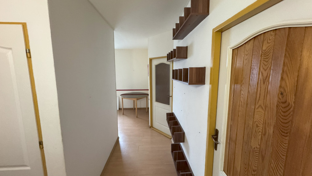 Priestranný 3-izbový byt na Humenskej – skvelá príležitosť na bývanie aj investíciu