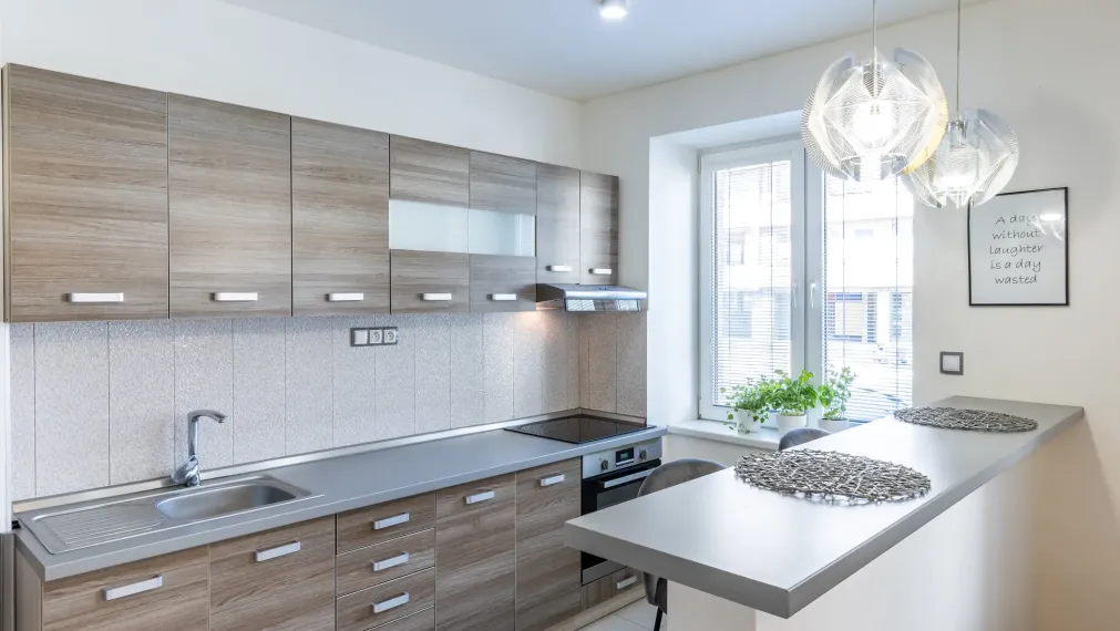 Na prenájom: Štýlový 2-izbový byt v srdci Starého Mesta – Kasárenské námestie, Košice