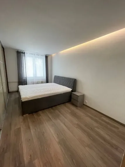 Na prenájom: Priestranný a slnečný 3-izbový byt v obľúbenej lokalite blízko centra mesta